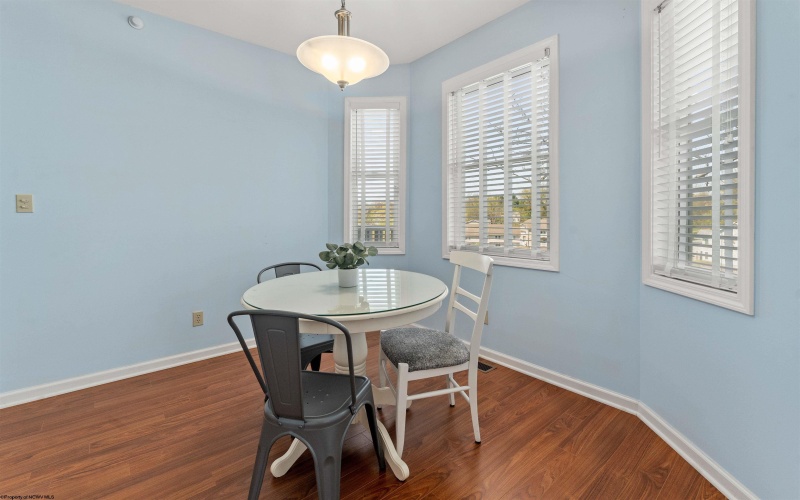 231 Fountain View Drive, Morgantown, West Virginia 26505, 2 Bedrooms Bedrooms, 5 Rooms Rooms,2 BathroomsBathrooms,Single Family Attached,For Sale,Fountain View,10159127