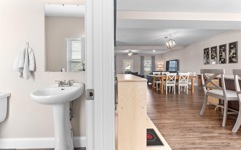 205 Red Oak Lane, Morgantown, West Virginia 26501, 3 Bedrooms Bedrooms, 7 Rooms Rooms,2 BathroomsBathrooms,Single Family Attached,For Sale,Red Oak,10159132