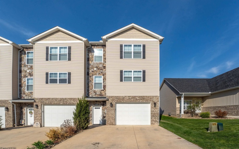 205 Red Oak Lane, Morgantown, West Virginia 26501, 3 Bedrooms Bedrooms, 7 Rooms Rooms,2 BathroomsBathrooms,Single Family Attached,For Sale,Red Oak,10159132