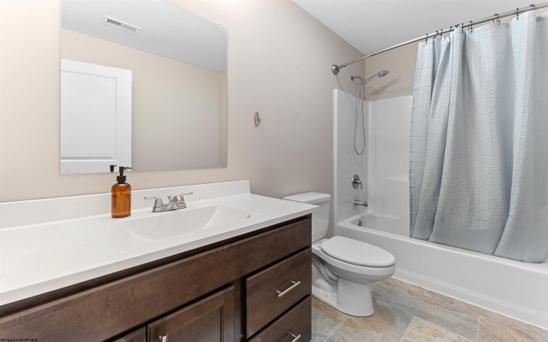 205 Red Oak Lane, Morgantown, West Virginia 26501, 3 Bedrooms Bedrooms, 7 Rooms Rooms,2 BathroomsBathrooms,Single Family Attached,For Sale,Red Oak,10159132