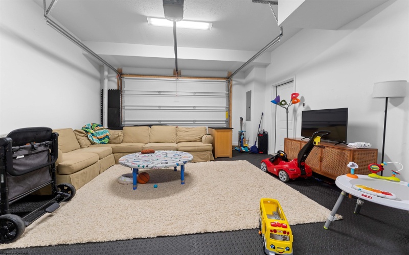 205 Red Oak Lane, Morgantown, West Virginia 26501, 3 Bedrooms Bedrooms, 7 Rooms Rooms,2 BathroomsBathrooms,Single Family Attached,For Sale,Red Oak,10159132