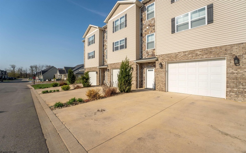 205 Red Oak Lane, Morgantown, West Virginia 26501, 3 Bedrooms Bedrooms, 7 Rooms Rooms,2 BathroomsBathrooms,Single Family Attached,For Sale,Red Oak,10159132