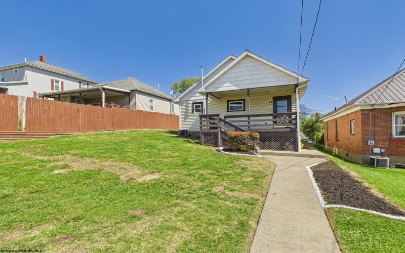 613 Stealey Avenue, Clarksburg, West Virginia 26301, 2 Bedrooms Bedrooms, 5 Rooms Rooms,1 BathroomBathrooms,Single Family Detached,For Sale,Stealey,10159128