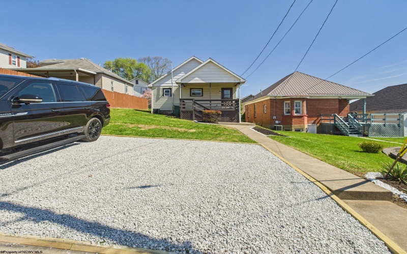 613 Stealey Avenue, Clarksburg, West Virginia 26301, 2 Bedrooms Bedrooms, 5 Rooms Rooms,1 BathroomBathrooms,Single Family Detached,For Sale,Stealey,10159128