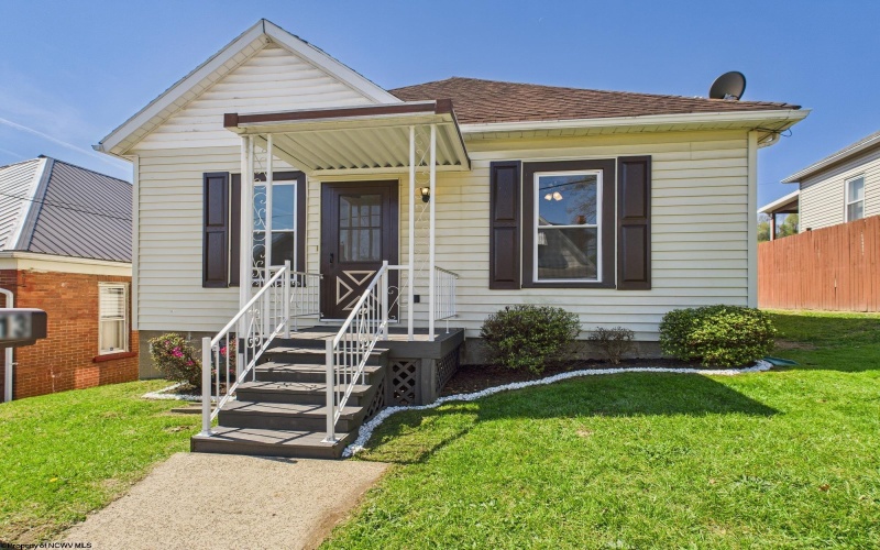 613 Stealey Avenue, Clarksburg, West Virginia 26301, 2 Bedrooms Bedrooms, 5 Rooms Rooms,1 BathroomBathrooms,Single Family Detached,For Sale,Stealey,10159128