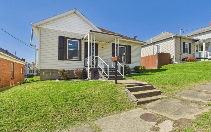613 Stealey Avenue, Clarksburg, West Virginia 26301, 2 Bedrooms Bedrooms, 5 Rooms Rooms,1 BathroomBathrooms,Single Family Detached,For Sale,Stealey,10159128