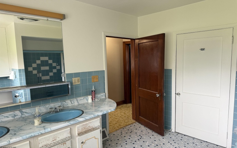 106 Findley Street, Elkins, West Virginia 26241, 2 Bedrooms Bedrooms, 6 Rooms Rooms,2 BathroomsBathrooms,Single Family Detached,For Sale,Findley,10159119