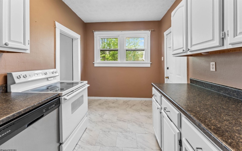 225 Roberts Street, Fairmont, West Virginia 26554, 2 Bedrooms Bedrooms, 5 Rooms Rooms,1 BathroomBathrooms,Single Family Detached,For Sale,Roberts,10159120