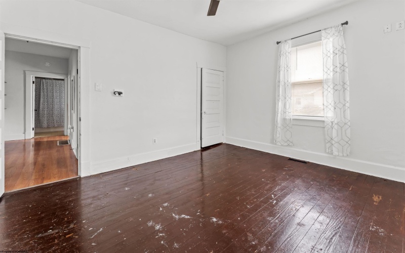 225 Roberts Street, Fairmont, West Virginia 26554, 2 Bedrooms Bedrooms, 5 Rooms Rooms,1 BathroomBathrooms,Single Family Detached,For Sale,Roberts,10159120