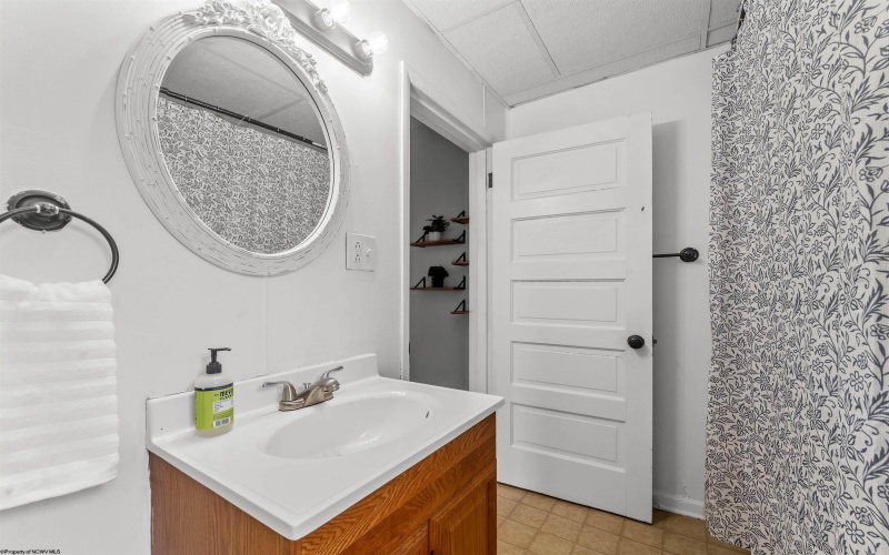 225 Roberts Street, Fairmont, West Virginia 26554, 2 Bedrooms Bedrooms, 5 Rooms Rooms,1 BathroomBathrooms,Single Family Detached,For Sale,Roberts,10159120