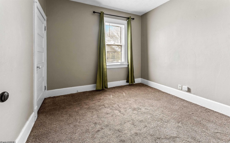 225 Roberts Street, Fairmont, West Virginia 26554, 2 Bedrooms Bedrooms, 5 Rooms Rooms,1 BathroomBathrooms,Single Family Detached,For Sale,Roberts,10159120