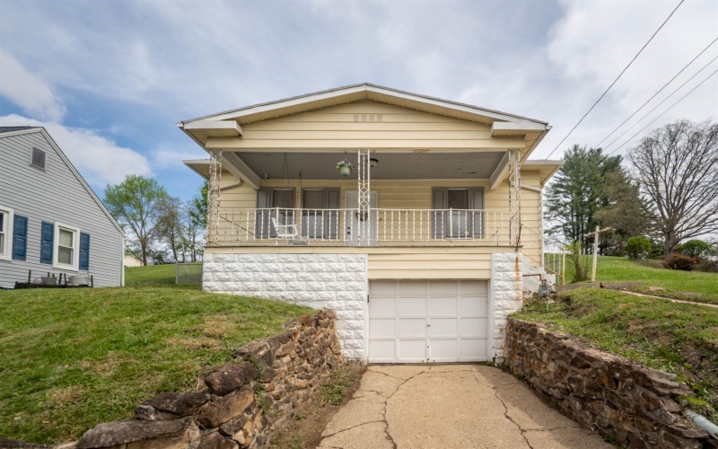 225 Roberts Street, Fairmont, West Virginia 26554, 2 Bedrooms Bedrooms, 5 Rooms Rooms,1 BathroomBathrooms,Single Family Detached,For Sale,Roberts,10159120