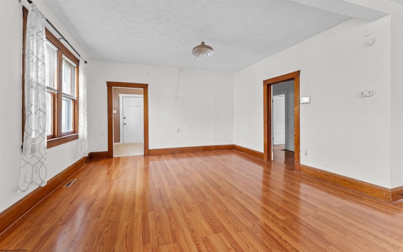 225 Roberts Street, Fairmont, West Virginia 26554, 2 Bedrooms Bedrooms, 5 Rooms Rooms,1 BathroomBathrooms,Single Family Detached,For Sale,Roberts,10159120