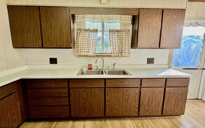 218 Cochran Street, Fairmont, West Virginia 26554, 3 Bedrooms Bedrooms, 6 Rooms Rooms,2 BathroomsBathrooms,Single Family Detached,For Sale,Cochran,10159117
