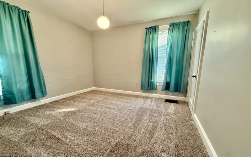 218 Cochran Street, Fairmont, West Virginia 26554, 3 Bedrooms Bedrooms, 6 Rooms Rooms,2 BathroomsBathrooms,Single Family Detached,For Sale,Cochran,10159117