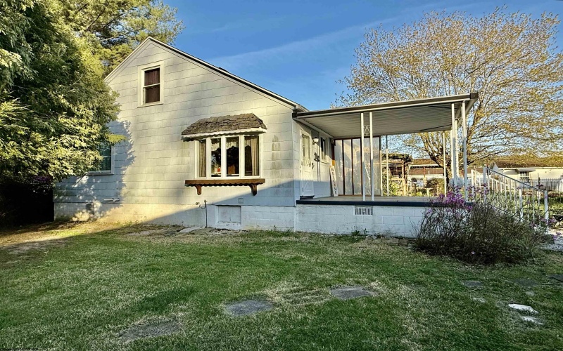 218 Cochran Street, Fairmont, West Virginia 26554, 3 Bedrooms Bedrooms, 6 Rooms Rooms,2 BathroomsBathrooms,Single Family Detached,For Sale,Cochran,10159117