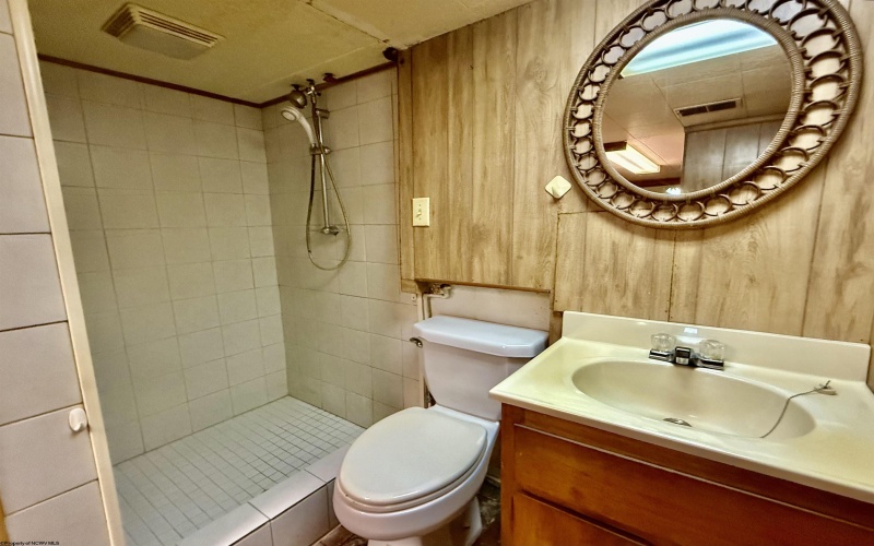 218 Cochran Street, Fairmont, West Virginia 26554, 3 Bedrooms Bedrooms, 6 Rooms Rooms,2 BathroomsBathrooms,Single Family Detached,For Sale,Cochran,10159117