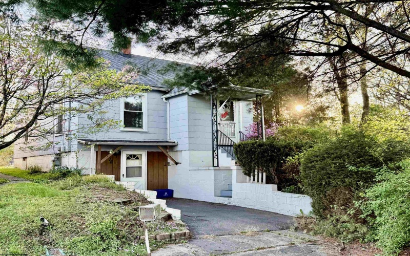 218 Cochran Street, Fairmont, West Virginia 26554, 3 Bedrooms Bedrooms, 6 Rooms Rooms,2 BathroomsBathrooms,Single Family Detached,For Sale,Cochran,10159117