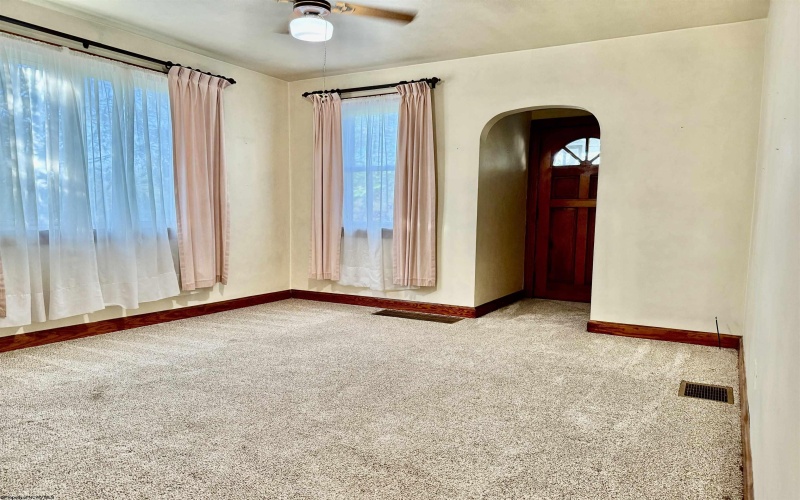 218 Cochran Street, Fairmont, West Virginia 26554, 3 Bedrooms Bedrooms, 6 Rooms Rooms,2 BathroomsBathrooms,Single Family Detached,For Sale,Cochran,10159117