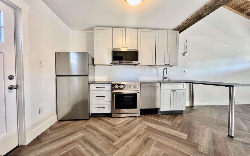 169 B Eighth Street, Davis, West Virginia 26260-0169, 1 Bedroom Bedrooms, 4 Rooms Rooms,1 BathroomBathrooms,Single Family Detached,For Sale,Eighth,10159124