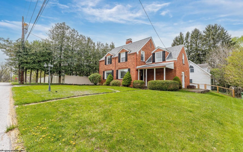 305 Mulberry Street, Morgantown, West Virginia 26505, 4 Bedrooms Bedrooms, 10 Rooms Rooms,2 BathroomsBathrooms,Single Family Detached,For Sale,Mulberry,10159145