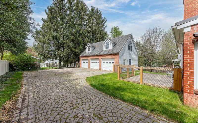 305 Mulberry Street, Morgantown, West Virginia 26505, 4 Bedrooms Bedrooms, 10 Rooms Rooms,2 BathroomsBathrooms,Single Family Detached,For Sale,Mulberry,10159145