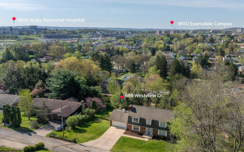 669 Westview Avenue, Morgantown, West Virginia 26505, 5 Bedrooms Bedrooms, 11 Rooms Rooms,3 BathroomsBathrooms,Single Family Detached,For Sale,Westview,10159142