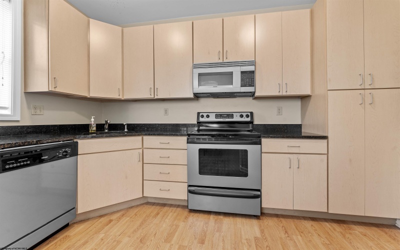 418 Fountain View Drive, Morgantown, West Virginia 26505, 2 Bedrooms Bedrooms, 5 Rooms Rooms,2 BathroomsBathrooms,Single Family Attached,For Sale,Fountain View,10159148