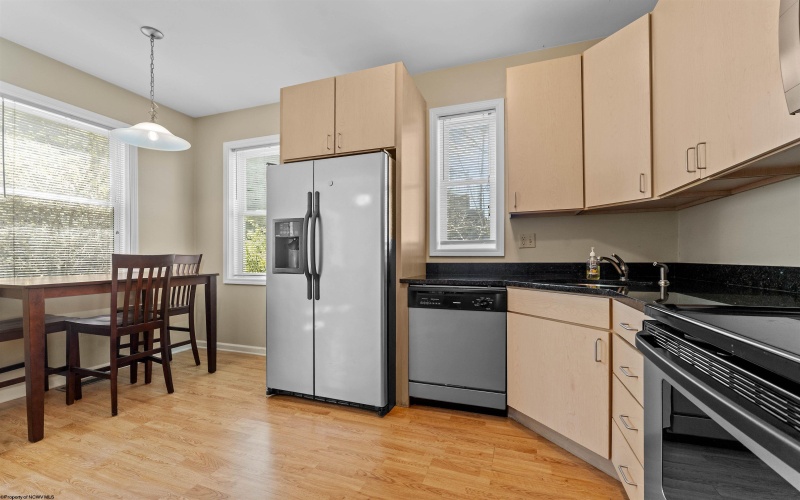 418 Fountain View Drive, Morgantown, West Virginia 26505, 2 Bedrooms Bedrooms, 5 Rooms Rooms,2 BathroomsBathrooms,Single Family Attached,For Sale,Fountain View,10159148
