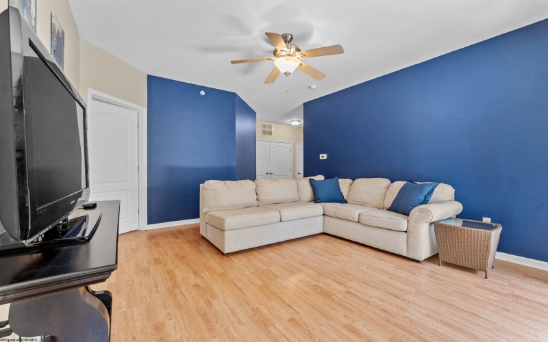 418 Fountain View Drive, Morgantown, West Virginia 26505, 2 Bedrooms Bedrooms, 5 Rooms Rooms,2 BathroomsBathrooms,Single Family Attached,For Sale,Fountain View,10159148