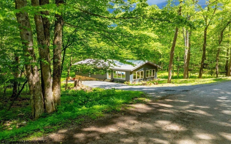 600 Woodbine Drive, Terra Alta, West Virginia 26764, 2 Bedrooms Bedrooms, 5 Rooms Rooms,2 BathroomsBathrooms,Single Family Detached,For Sale,Woodbine,10159155