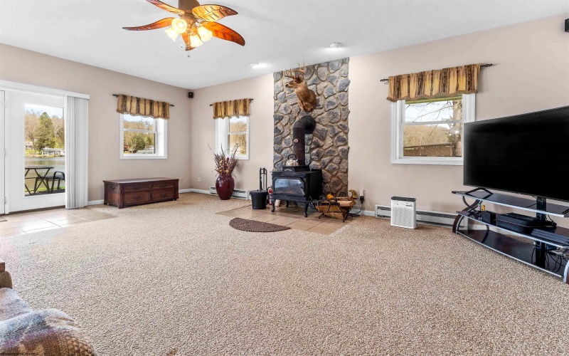 208 Paradise Circle, Morgantown, West Virginia 26508, 5 Bedrooms Bedrooms, 9 Rooms Rooms,4 BathroomsBathrooms,Single Family Detached,For Sale,Paradise,10159195