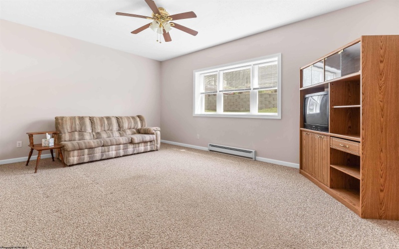 208 Paradise Circle, Morgantown, West Virginia 26508, 5 Bedrooms Bedrooms, 9 Rooms Rooms,4 BathroomsBathrooms,Single Family Detached,For Sale,Paradise,10159195