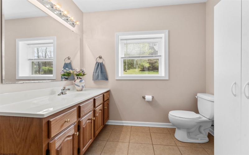 208 Paradise Circle, Morgantown, West Virginia 26508, 5 Bedrooms Bedrooms, 9 Rooms Rooms,4 BathroomsBathrooms,Single Family Detached,For Sale,Paradise,10159195