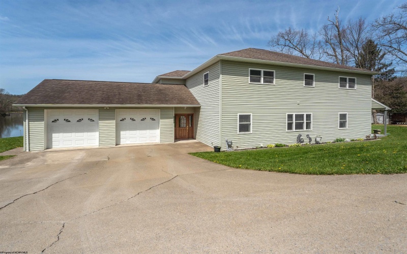 208 Paradise Circle, Morgantown, West Virginia 26508, 5 Bedrooms Bedrooms, 9 Rooms Rooms,4 BathroomsBathrooms,Single Family Detached,For Sale,Paradise,10159195