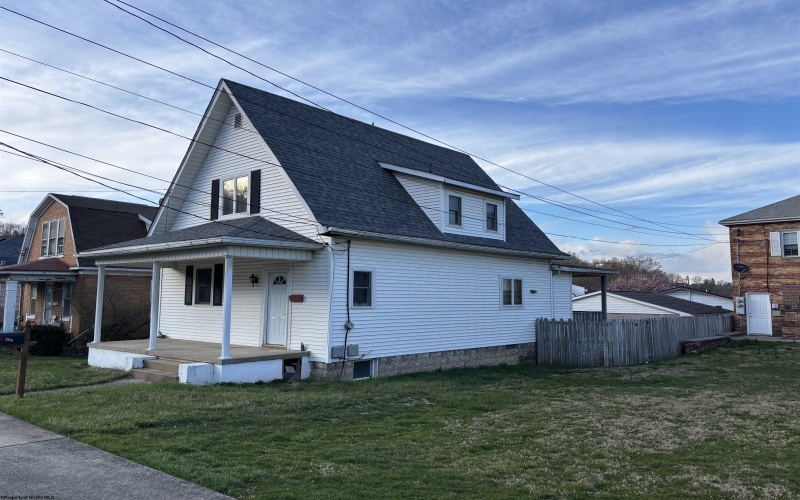 108 Woodland Avenue, Clarksburg, West Virginia 26301-4038, 3 Bedrooms Bedrooms, 6 Rooms Rooms,2 BathroomsBathrooms,Single Family Detached,For Sale,Woodland,10159218