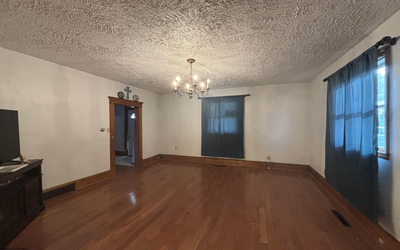 108 Woodland Avenue, Clarksburg, West Virginia 26301-4038, 3 Bedrooms Bedrooms, 6 Rooms Rooms,2 BathroomsBathrooms,Single Family Detached,For Sale,Woodland,10159218