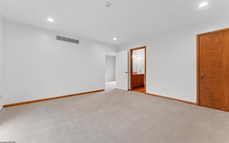 2254 Lakeside Estates, Morgantown, West Virginia 26508, 3 Bedrooms Bedrooms, 9 Rooms Rooms,4 BathroomsBathrooms,Single Family Detached,For Sale,Lakeside,10159208