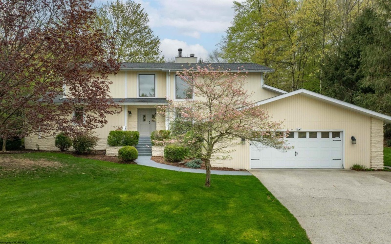 2254 Lakeside Estates, Morgantown, West Virginia 26508, 3 Bedrooms Bedrooms, 9 Rooms Rooms,4 BathroomsBathrooms,Single Family Detached,For Sale,Lakeside,10159208