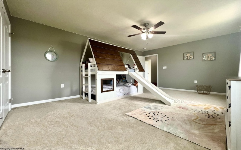 607 Hayfield Street, Morgantown, West Virginia 26508, 4 Bedrooms Bedrooms, 9 Rooms Rooms,3 BathroomsBathrooms,Single Family Detached,For Sale,Hayfield,10159217
