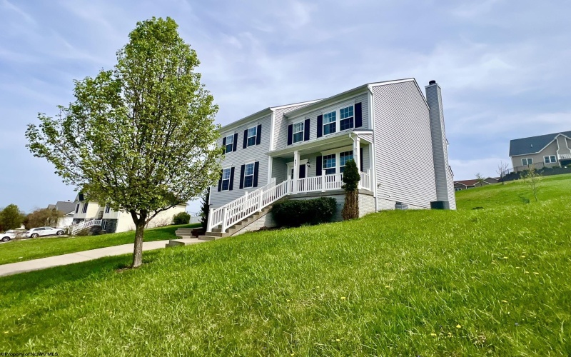 607 Hayfield Street, Morgantown, West Virginia 26508, 4 Bedrooms Bedrooms, 9 Rooms Rooms,3 BathroomsBathrooms,Single Family Detached,For Sale,Hayfield,10159217
