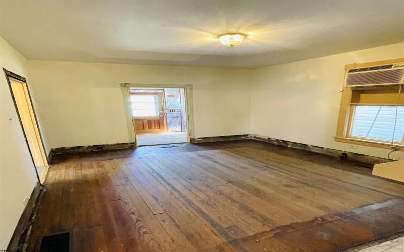 520 Mount Vernon Avenue, Fairmont, West Virginia 26554-5555, 3 Bedrooms Bedrooms, 9 Rooms Rooms,1 BathroomBathrooms,Single Family Detached,For Sale,Mount Vernon,10159223