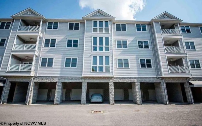 115 Fountain View Drive, Morgantown, West Virginia 26505, 2 Bedrooms Bedrooms, 5 Rooms Rooms,2 BathroomsBathrooms,Single Family Attached,For Sale,Fountain View,10159222