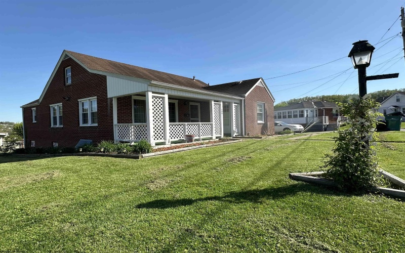 172 Seneca Drive, Clarksburg, West Virginia 26301, 3 Bedrooms Bedrooms, 6 Rooms Rooms,2 BathroomsBathrooms,Single Family Detached,For Sale,Seneca,10159231