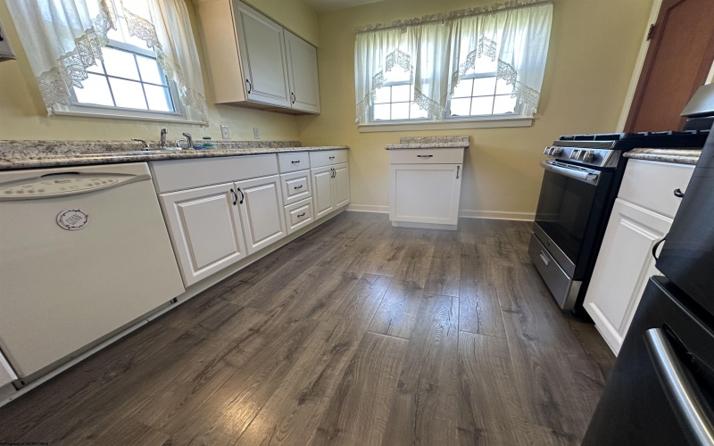 172 Seneca Drive, Clarksburg, West Virginia 26301, 3 Bedrooms Bedrooms, 6 Rooms Rooms,2 BathroomsBathrooms,Single Family Detached,For Sale,Seneca,10159231