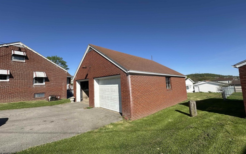 172 Seneca Drive, Clarksburg, West Virginia 26301, 3 Bedrooms Bedrooms, 6 Rooms Rooms,2 BathroomsBathrooms,Single Family Detached,For Sale,Seneca,10159231