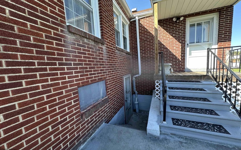 172 Seneca Drive, Clarksburg, West Virginia 26301, 3 Bedrooms Bedrooms, 6 Rooms Rooms,2 BathroomsBathrooms,Single Family Detached,For Sale,Seneca,10159231