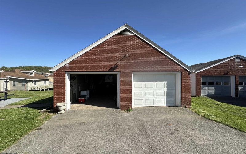 172 Seneca Drive, Clarksburg, West Virginia 26301, 3 Bedrooms Bedrooms, 6 Rooms Rooms,2 BathroomsBathrooms,Single Family Detached,For Sale,Seneca,10159231