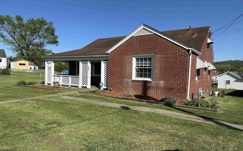 172 Seneca Drive, Clarksburg, West Virginia 26301, 3 Bedrooms Bedrooms, 6 Rooms Rooms,2 BathroomsBathrooms,Single Family Detached,For Sale,Seneca,10159231