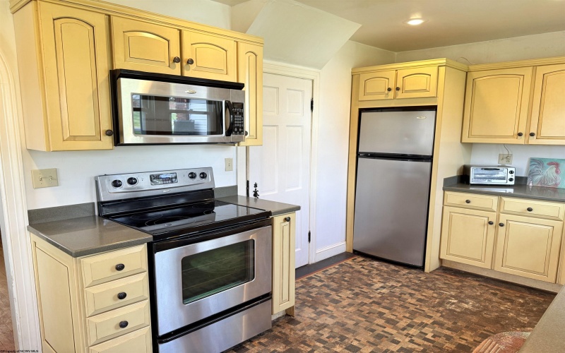114 Pike Street, Grafton, West Virginia 26354, 2 Bedrooms Bedrooms, 5 Rooms Rooms,1 BathroomBathrooms,Single Family Detached,For Sale,Pike,10159229